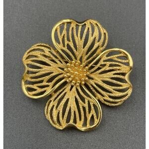 CROWN TRIFARI Signed Goldtone Textured Flower Brooch